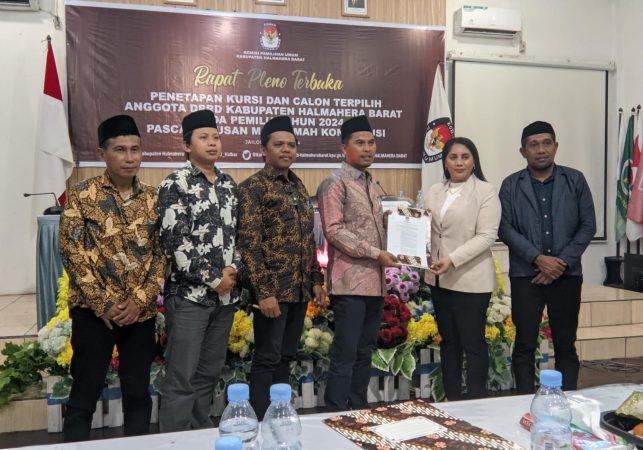 Foto Penetapan 25 Anggota DPRD Halbar Terpilih